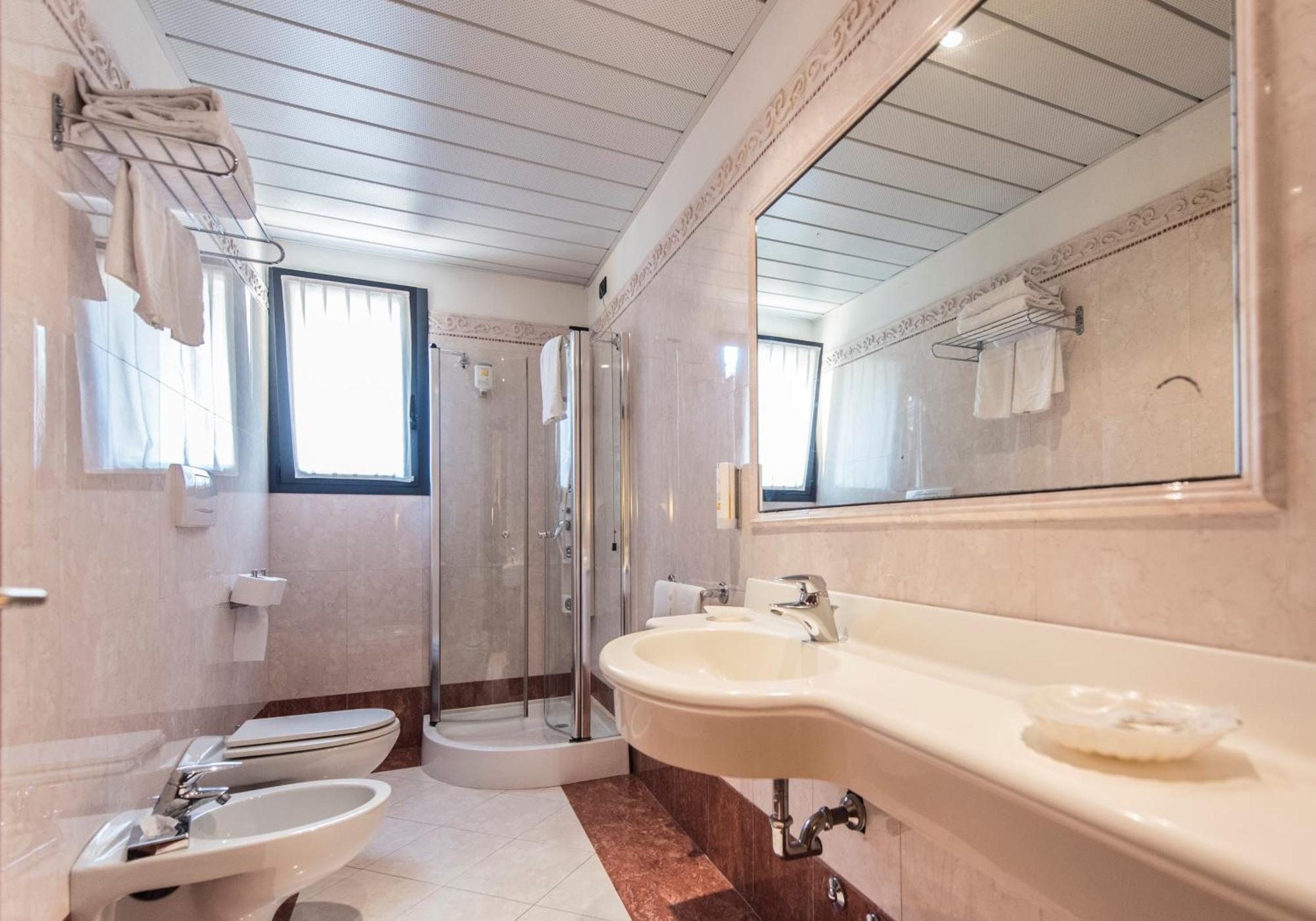 Family Room with Balcony,1651726887:JPEG